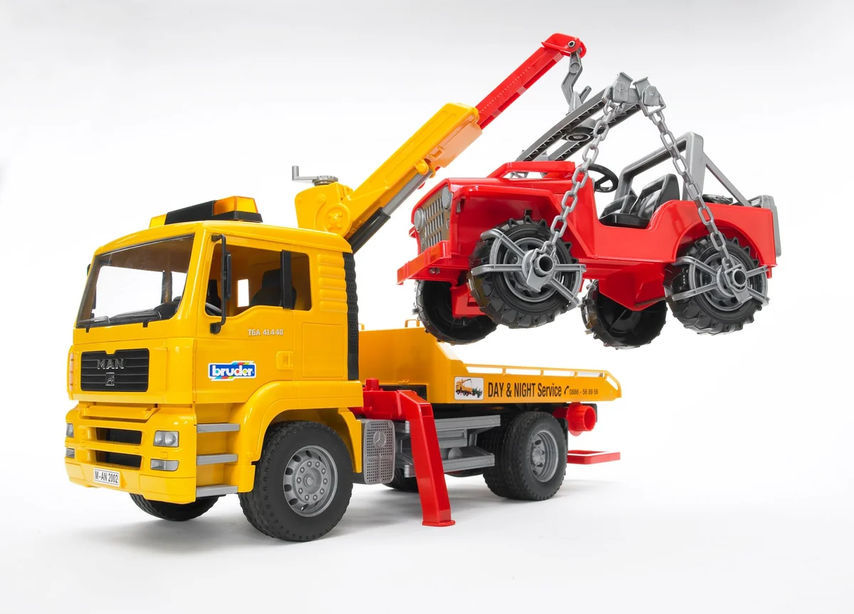 MAN TGA Abschlepp-LKW mit Geländewagen