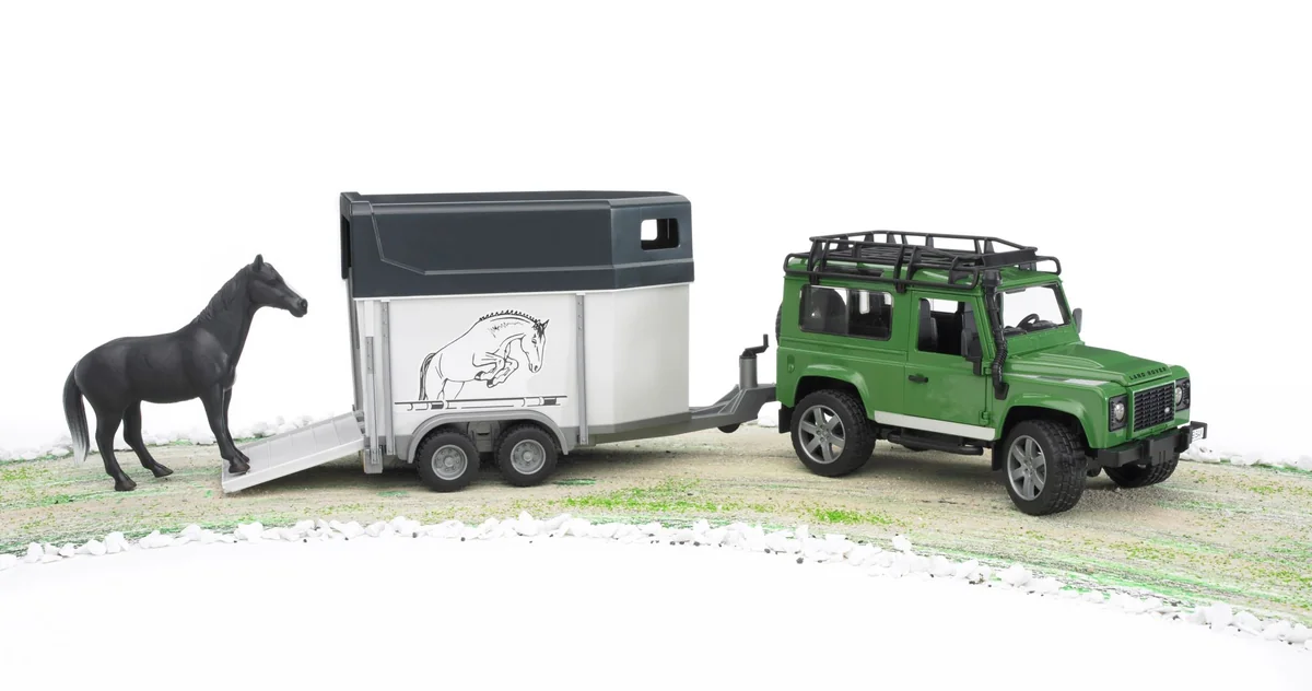Land Rover Defender + Anhänger und Pferd